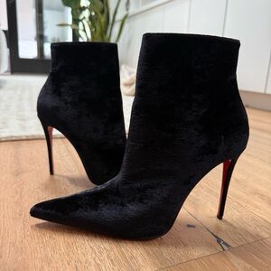 Christian Louboutin Women’s Black Velvet Heeled Pointed Toe Boots EU 39.5 NEW
